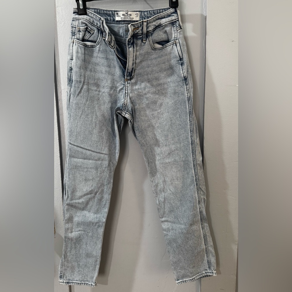 Hollister Curvy High Rise Mom Jean with Vintage Wash